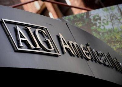 Chez AIG pertes+aides = juteux bonus