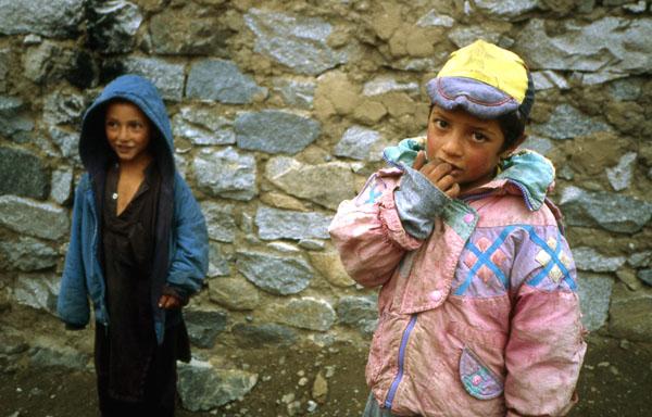 Le terrain de polo le plus haut du monde pakistan-gamins-sous-la-pluie.1237366500.jpg