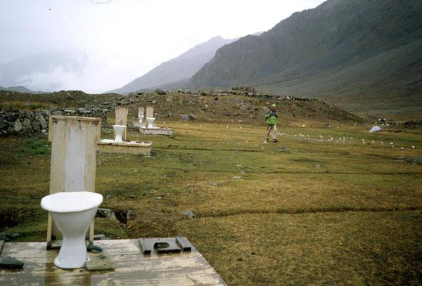 Le terrain de polo le plus haut du monde pakistan-chiottes-terrain-de-polo-shandur.1237366536.jpg