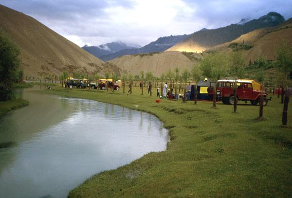Le terrain de polo le plus haut du monde pakistan-camp-2970m.1237366544.jpg