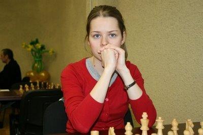 Tatiana Kosintseva joue table 1 avec les blancs © photo Ilja Odessky