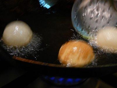 Puri – pain croustillant pour du street-food indien