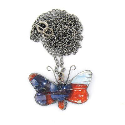 pendentif papillon Cruselita en matières recyclées vernis écologique pendentif papillon Cruselita en matières recyclées vernis écologique