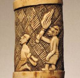 Une statuette en ivoire Kuba Kuba_det257