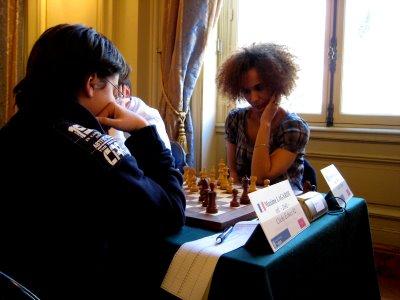 Maxime Lagarde (2343) 1/2 Aurélie Dacalor (2041) © Chess & Strategy 
