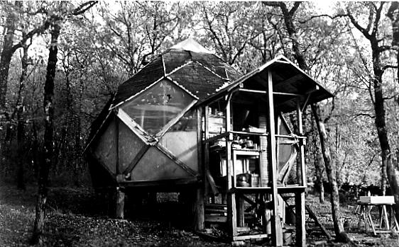 Construire une cabane au fond du jardin. C'était une gran...