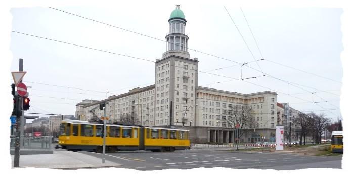Deux kilomètres de prestige frankfurter-tor.1237898552.jpg