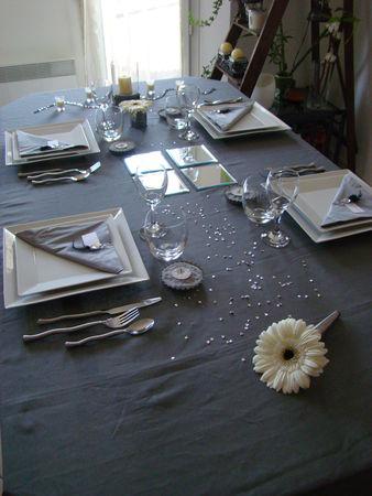 Le ciel est bleu, la table est grise! DSC08678