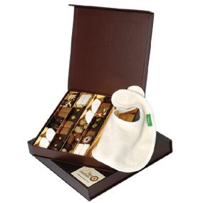 cadeau naissance avec chocolats et bavoir