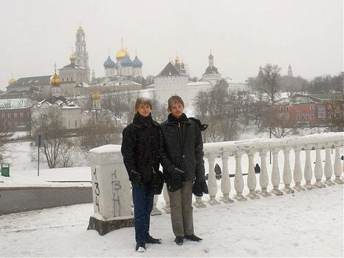 les jumeaux visitent la laure de Saint-Serge jumeaux lavra