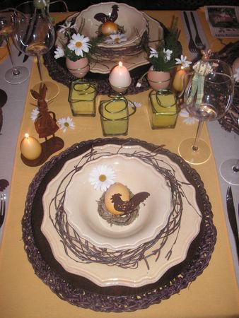 Table Pâques jaune-brune PICT0002_0007