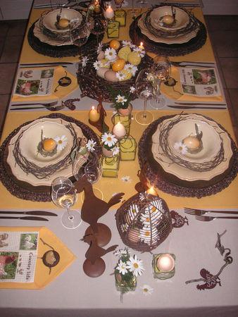 Table Pâques jaune-brune PICT0038_0002