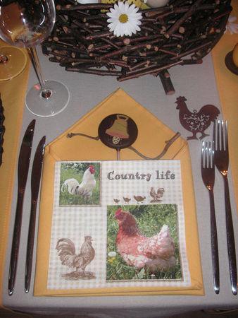 Table Pâques jaune-brune PICT0053_0001