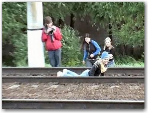 russian_girl_dare_train11-500x375 russian_girl_dare_train11-500x375