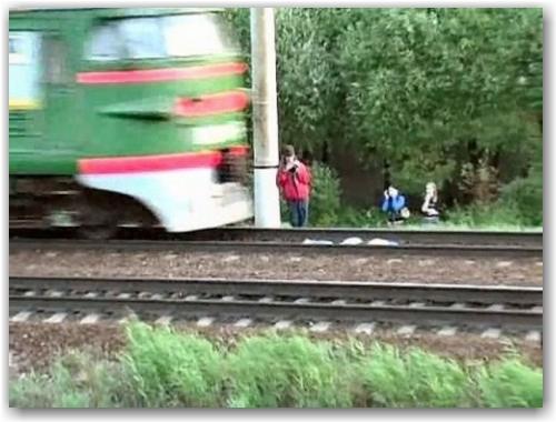 russian_girl_dare_train03-500x375 russian_girl_dare_train03-500x375