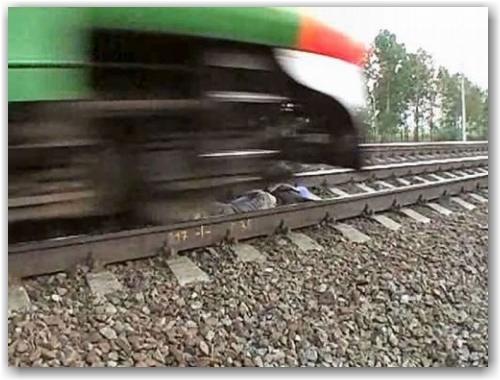 russian_girl_dare_train05-500x375 russian_girl_dare_train05-500x375