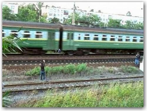 russian_girl_dare_train07-500x375 russian_girl_dare_train07-500x375