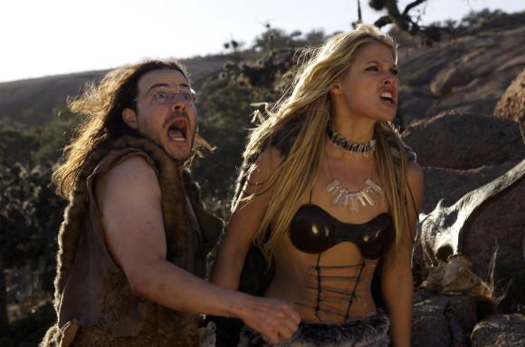 Ali Larter en peau de bête dans Year One