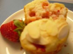 Muffins aux fraises et aux amandes
