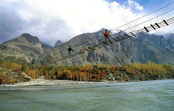 pakistan-gulmit-pont-suspendu.1239177690.jpg