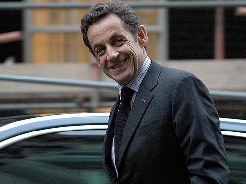 Vidéo: quand les Jeunes du PS imaginent Sarkozy... sur Facebook
