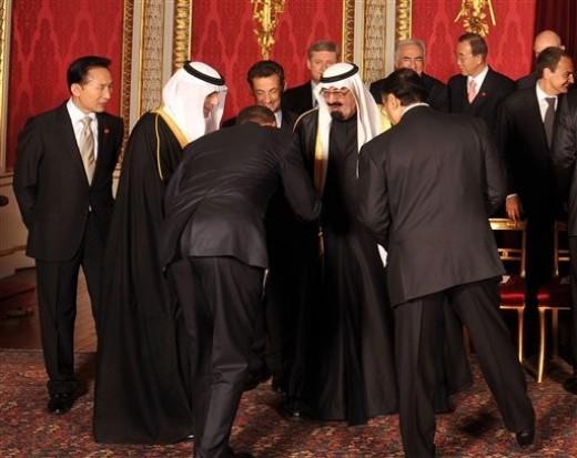 Obama fait le baise-main aux islamistes de Riyad