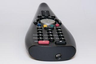 Mini chiâlage sur les hommes... Hi hi hi! Remote