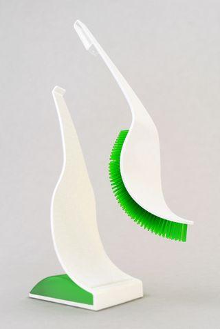 Mini chiâlage sur les hommes... Hi hi hi! Brosse toilette