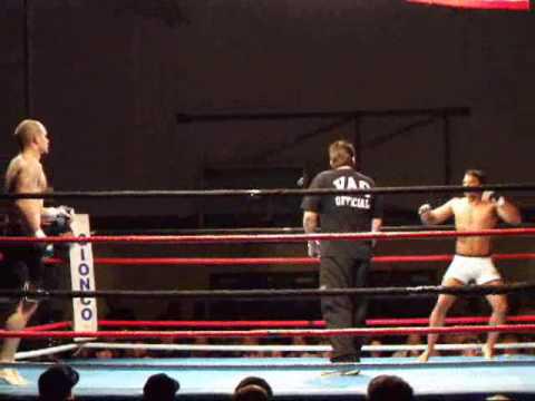 Règle n°1, ne jamais chercher l’embrouille à un mec qui fait de la Capoeira Image de prévisualisation YouTube