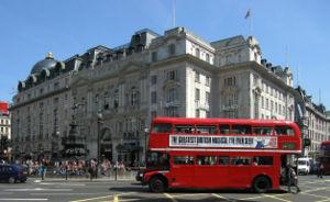 Un roadmaster classique sur Picadilly Circus