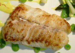 Pavé de mostelle sauté, poêlée de légumes verts croquants et sauce safran... Pav_MostelleSceSafranPo_l_eVerte18bis