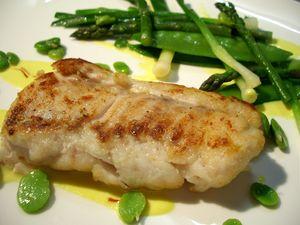 Pavé de mostelle sauté, poêlée de légumes verts croquants et sauce safran... Pav_MostelleSceSafranPo_l_eVerte8