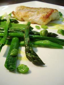 Pavé de mostelle sauté, poêlée de légumes verts croquants et sauce safran... Pav_MostelleSceSafranPo_l_eVerte14