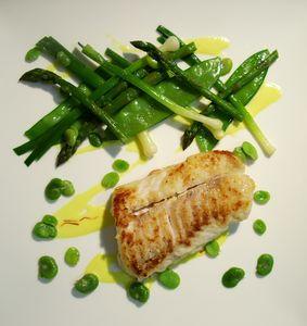 Pavé de mostelle sauté, poêlée de légumes verts croquants et sauce safran... Pav_MostelleSceSafranPo_l_eVerte16