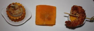 TRILOGIE MANGUE & MER:Ravioli mangue au thon épicé, mille feuille mangue et St Jacques vanillées, gambas en croûte de sésame et vinaigrette mangue.