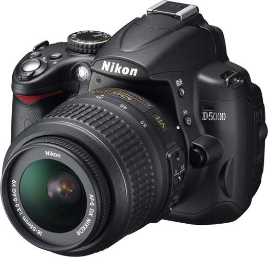 Nikon D5000 : un réflex à écran LCD rotatif ! Nikon D5000
