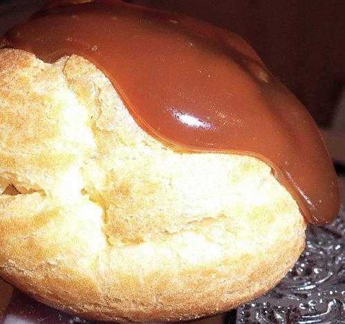 Des Profiterolles avec du caramel au beurre salé ou du chocolat ?