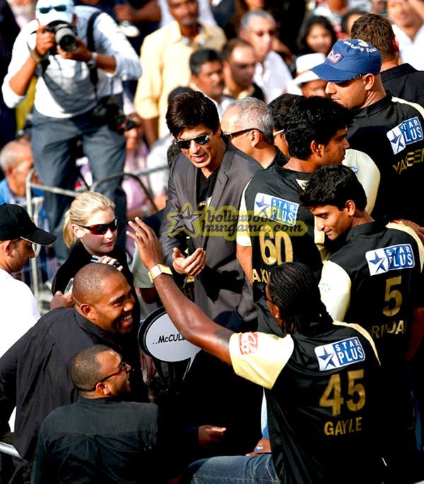 IPL celebrity Parade (Preity, SRK, Shilpa)