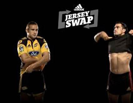 Adidas - la vidéo interactive d'échanges de maillots de 5 rugbymens Adidas - la vidéo interactive d'échanges de maillots de 5 rugbymens