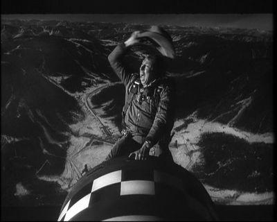 L'Etat l'honore (l'Etalon or) normal_dr_strangelove01.jpg