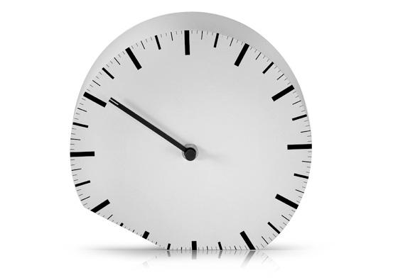 Ora (il)Legale, une horloge décalée… d’une heure Horloge design - Ora illegale