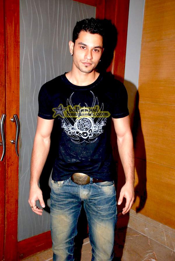 [PHOTOS] Kunal Khemu @the promotion of 99