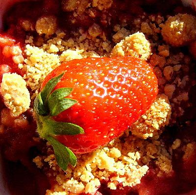 http://media.paperblog.fr/i/183/1835020/crumble-pommes-fraises-L-1.jpeg