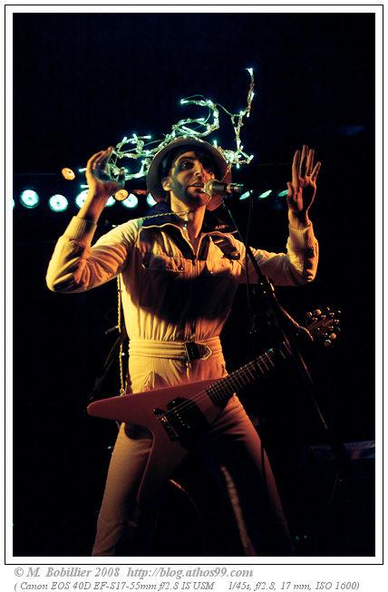 JerryCan chanteur à casque JerryCan chanteur à casque