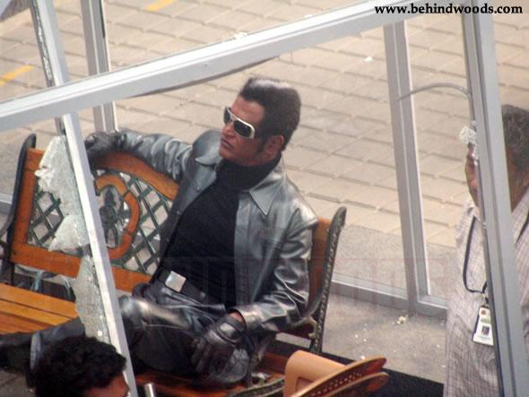 Endhiran de Rajini sort en 2010 et Sultan en juillet 2009 Endhiran de Rajini sort en 2010 et Sultan en juillet 2009