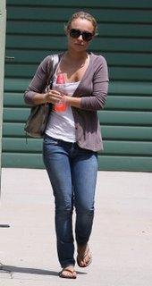 Hayden Panettiere débardeur sexy et décolleté