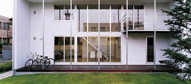 Extérieur de la maison 'Tree House' © Kengo Kuma / Muji Architecture - Habitat.