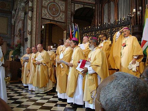 L’autorité des Conférences Episcopales provient uniquement du St-Siège