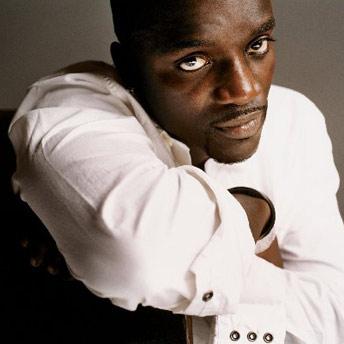 Akon propose son nouveau clip