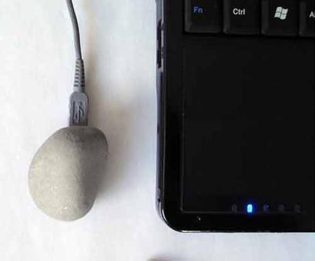 Nouvelle dose d'objets USB inutiles Cailloux usb
